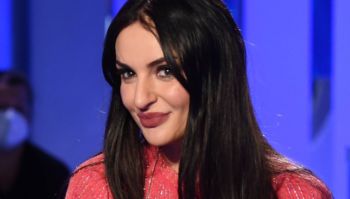 Arisa e Vito, sempre più intimi su Instagram: il “buongiorno” in accappatoio