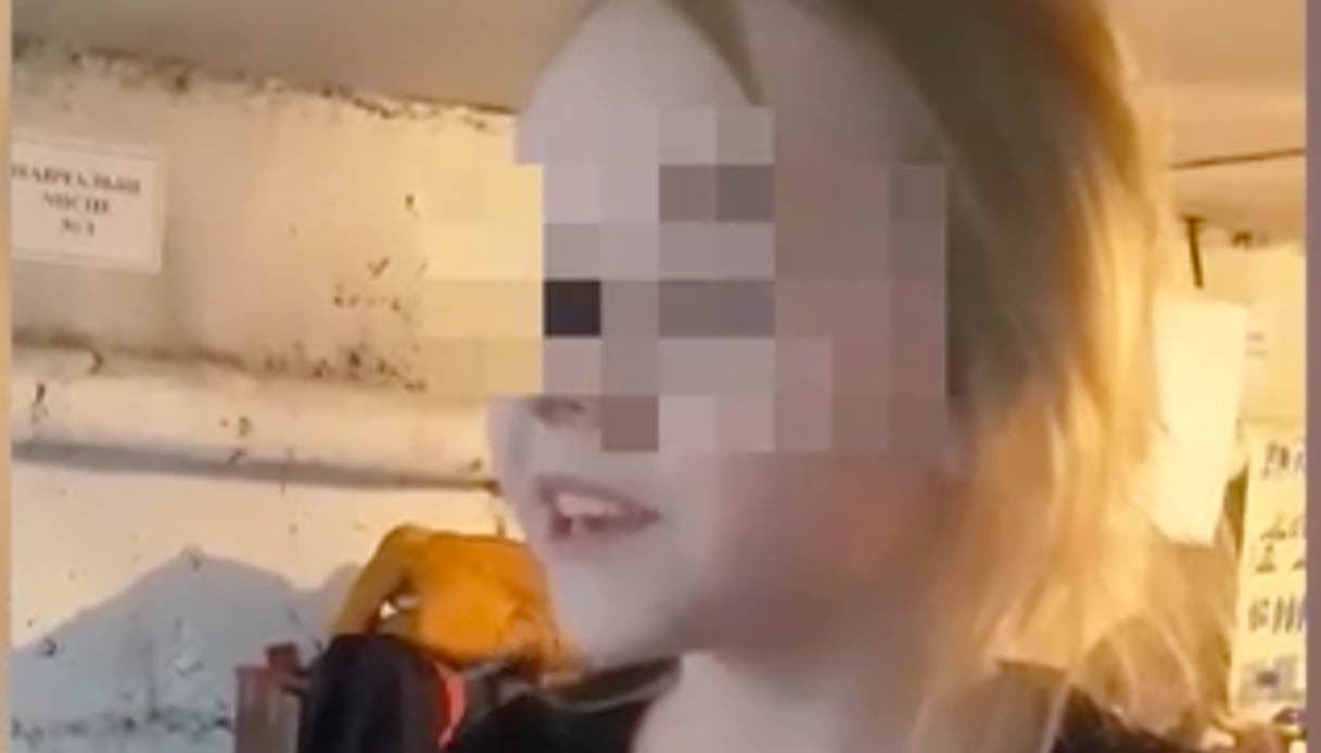 Ucraina: la bimba che canta “Frozen” nel bunker