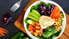 Dieta vegana: cos’è, pro e contro ed esempio di menu