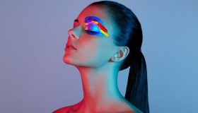 Da Euphoria a Chiara Ferragni: come replicare il trend degli eyeliner colorati
