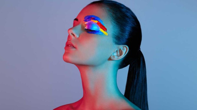 Da Euphoria a Chiara Ferragni: come replicare il trend degli eyeliner colorati