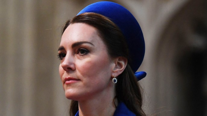 Kate Middleton sempre più magra: cappotto blu regale per l’Ucraina al Commonwealth Day