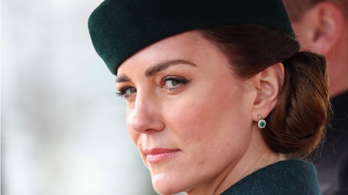 Kate Middleton, favolosa in verde: cappotto-gioiello da 3.800 euro per San Patrizio