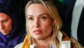 Marina Ovsyannikova, cosa sappiamo della giornalista che ha protestato contro la Russia