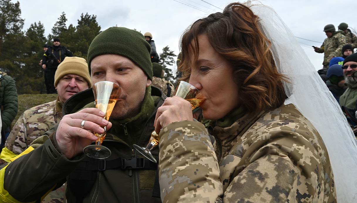 Valery e Lesya, matrimonio al fronte