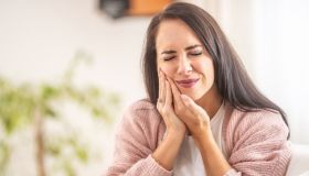 Parodontite, perché le gengive malate mettono in pericolo il sorriso