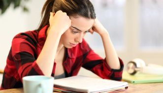 Bisogno di approvazione: perché ho sempre bisogno di conferme dagli altri?