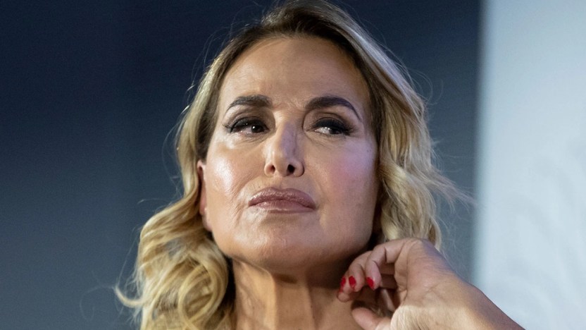 La Pupa e il Secchione, volano stracci tra Vento ed Elia. Interviene Barbara D’Urso