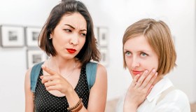 Chi critica sempre gli altri è scontento di sé