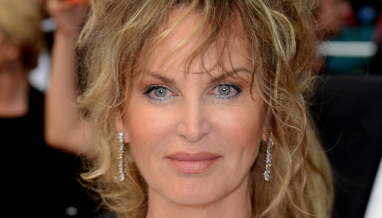 Dalila Di Lazzaro si commuove dalla Bortone (con frecciata alla De Filippi)