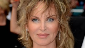 Dalila Di Lazzaro si commuove dalla Bortone (con frecciata alla De Filippi)