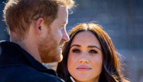 Meghan e Harry, i messaggi (velati e non) contro la Corona col ritorno in Europa
