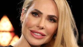 Ilary Blasi a Le Iene, non sbaglia un colpo: è la più bella tra piume e top cipria