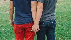 “Tuo padre è gay? Che te ne frega, è la vita”: intolleranze elementari da superare