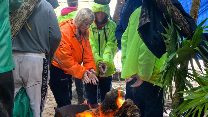 Isola dei Famosi, è crisi maltempo per piogge forti. Alvin: “Momento complicato”