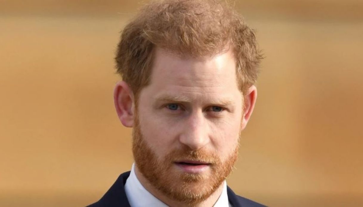 La Regina è “profondamente ferita” da Harry. E Carlo chiude ogni rapporto