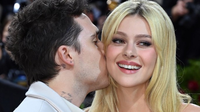 Brooklyn Beckham e Nicola Peltz mostrano le fedi a un mese dalle nozze (con prezzo da capogiro)