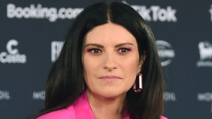 Laura Pausini ha il Covid: “Non mi sento bene da giorni”. L’annuncio su Instagram