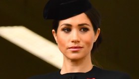 Meghan vuole incontrare il padre dopo l’ictus. Lui lascia l’ospedale e si rivolge alla Regina