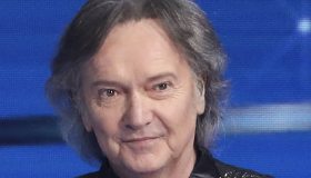 “Ho rischiato di morire per un batterio”, il racconto di Red Canzian a Verissimo. Poi va dalla Venier