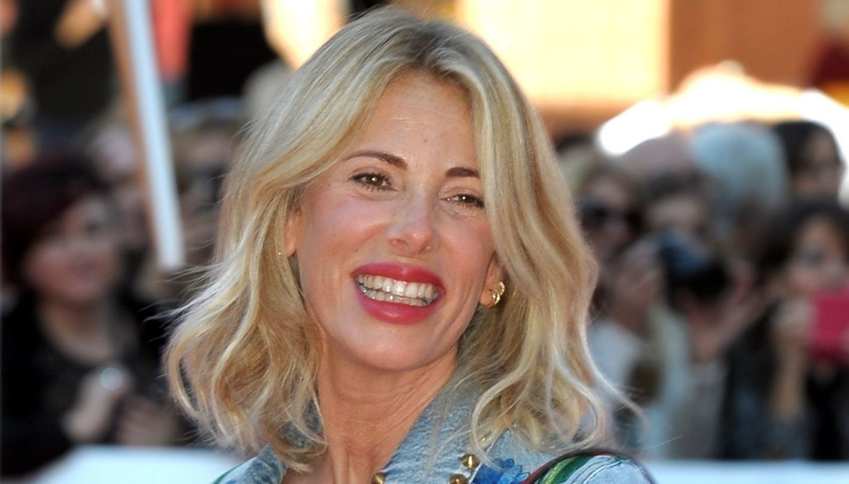 Alessia Marcuzzi riunisce la famiglia (e sorride con l’ex Facchinetti): tutti insieme per Mia