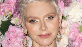 Charlene di Monaco, glaciale e magnetica in abito da sera. La confessione sulla malattia