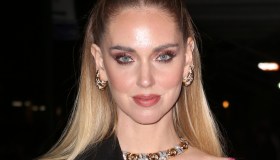 Chiara Ferragni, sensuale pink lady: abito lingerie e gioielli vintage