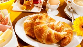 Musica a colazione: il trucco che fa bene al sistema immunitario e alla dieta