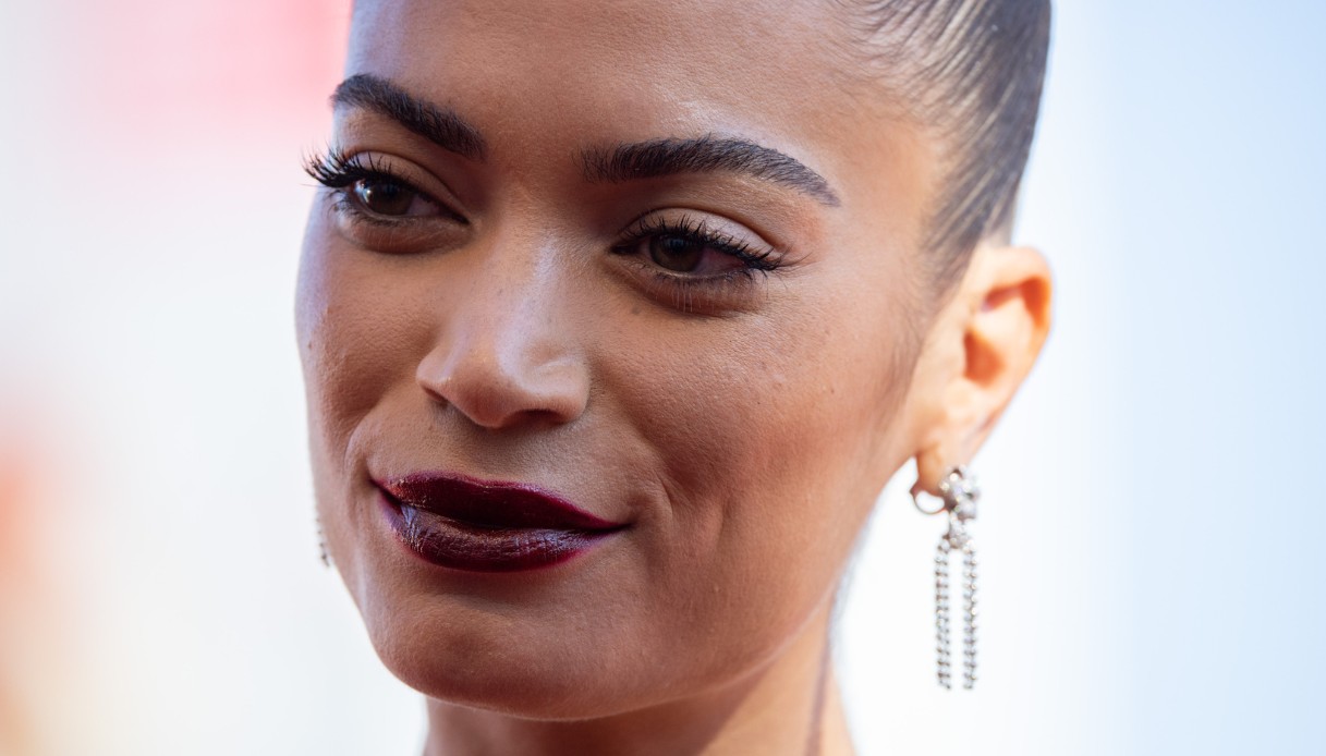 Elodie stravolge il suo look: il biondo di tendenza che tutte vorremmo