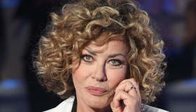 Eva Grimaldi in lacrime dalla Bortone: i sacrifici della mamma e la voglia di libertà