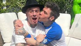 Fedez e J-Ax la riappacificazione che ci fa bene. (E fa del bene)