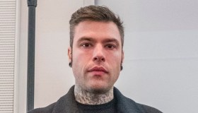 “Non me ne frega più niente”. Fedez racconta come il tumore l’ha cambiato
