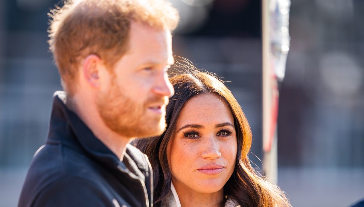 Meghan Markle e Harry, la Regina li punisce: non li vuole sul balcone con lei