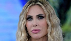 “Isola dei Famosi”, Ilary Blasi perde uno dei suoi opinionisti