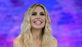 “Isola 2022”, il bacio tra Savino e Luxuria: il meglio e il peggio della 20ª puntata