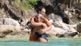“Isola 2022”, sorrisi e giochi in acqua: Mercédesz si consola con Gennaro
