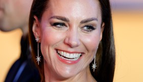 Kate Middleton osa con l’abito, mano nella mano di Tom Cruise: William imbarazzato