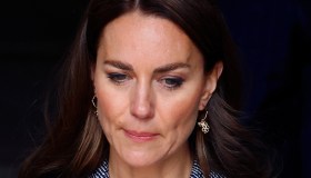Kate Middleton, cappotto grigio e sguardo teso: William sul punto di piangere