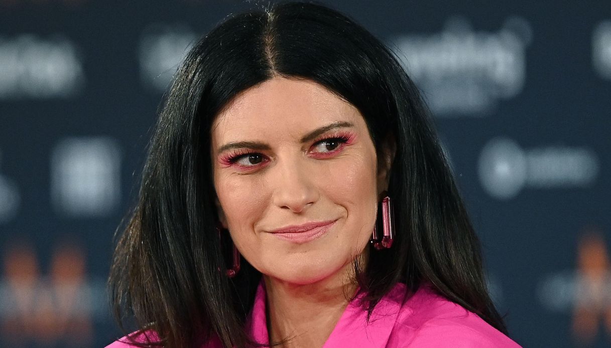 È stata la numero uno della tv: Laura Pausini la fa rivivere sul palco di Eurovision