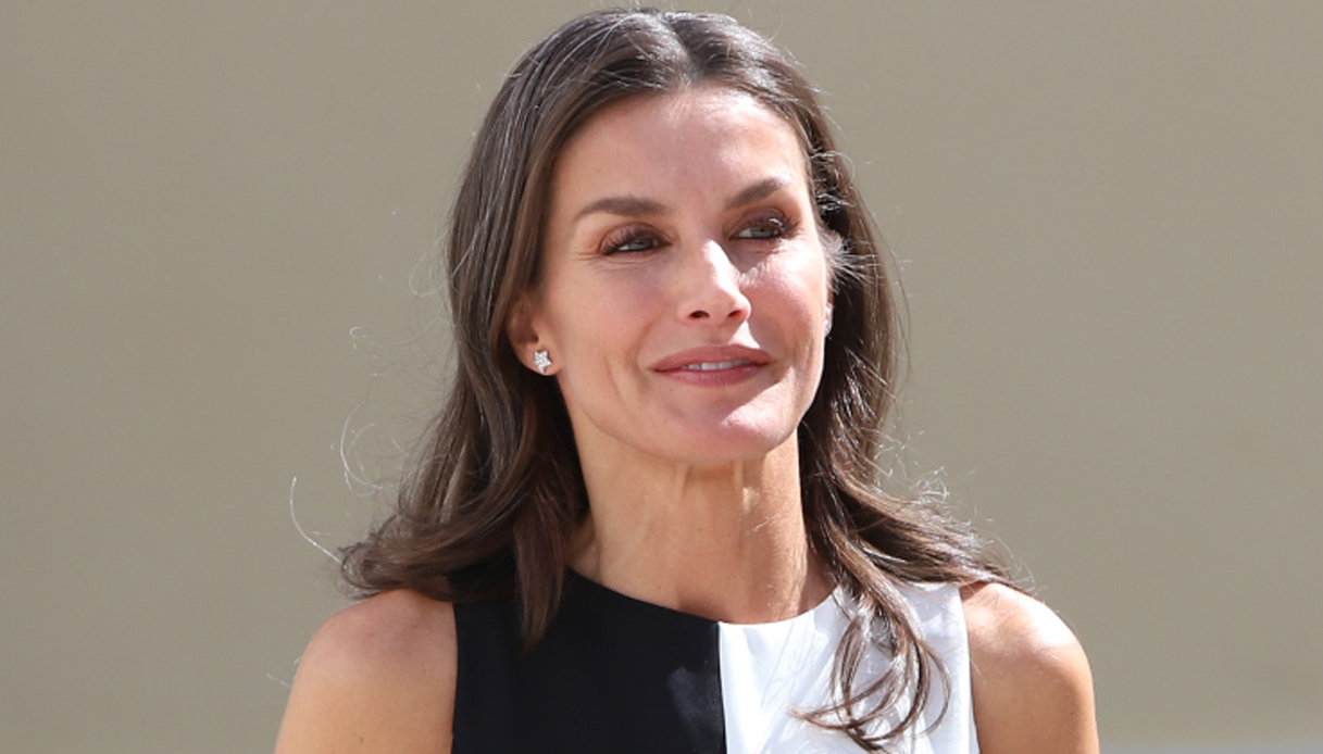 Letizia di Spagna, l’abito da Regina costa meno di 50 euro
