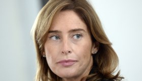 Maria Elena Boschi si diverte senza Berruti e preferisce le amiche (con abito riciclato)