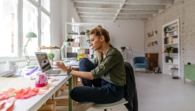 Più siamo impegnati più ci sentiamo importanti: il busy bragging