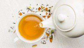 Tisana drenante: l’ingrediente speciale che sgonfia. Come prepararla