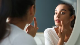 Virus dell’Herpes, la scienza spiega come si risvegliano e ci attaccano