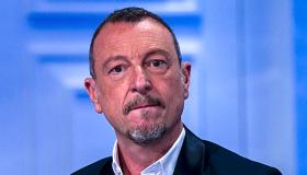 Amadeus positivo al Covid: salta la premiazione con Mara Venier