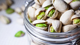 Pistacchi, la dieta che fa bene al microbiota intestinale e alla linea