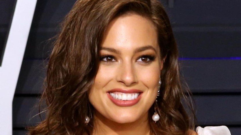 Ashley Graham, il video verità sul suo corpo è un atto d’amore per tutti: “Normalizziamo”