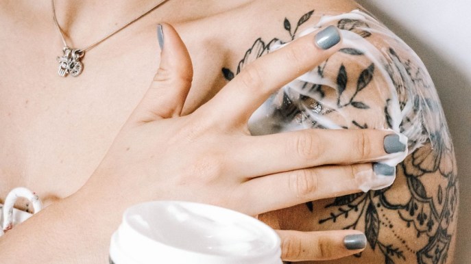 Come scegliere l’idratante: differenza tra crema corpo, burro, latte e olio