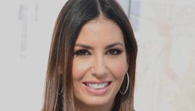 Elisabetta Gregoraci a “Battiti Live”, il minidress rosa è ispirato a Belen