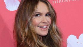 Elle Macpherson strepitosa a 58 anni: mette in ombra anche Chiara Ferragni